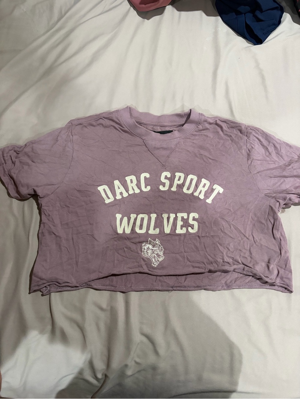 'DARC SPORT WOLVES' Graphic Crop Tee